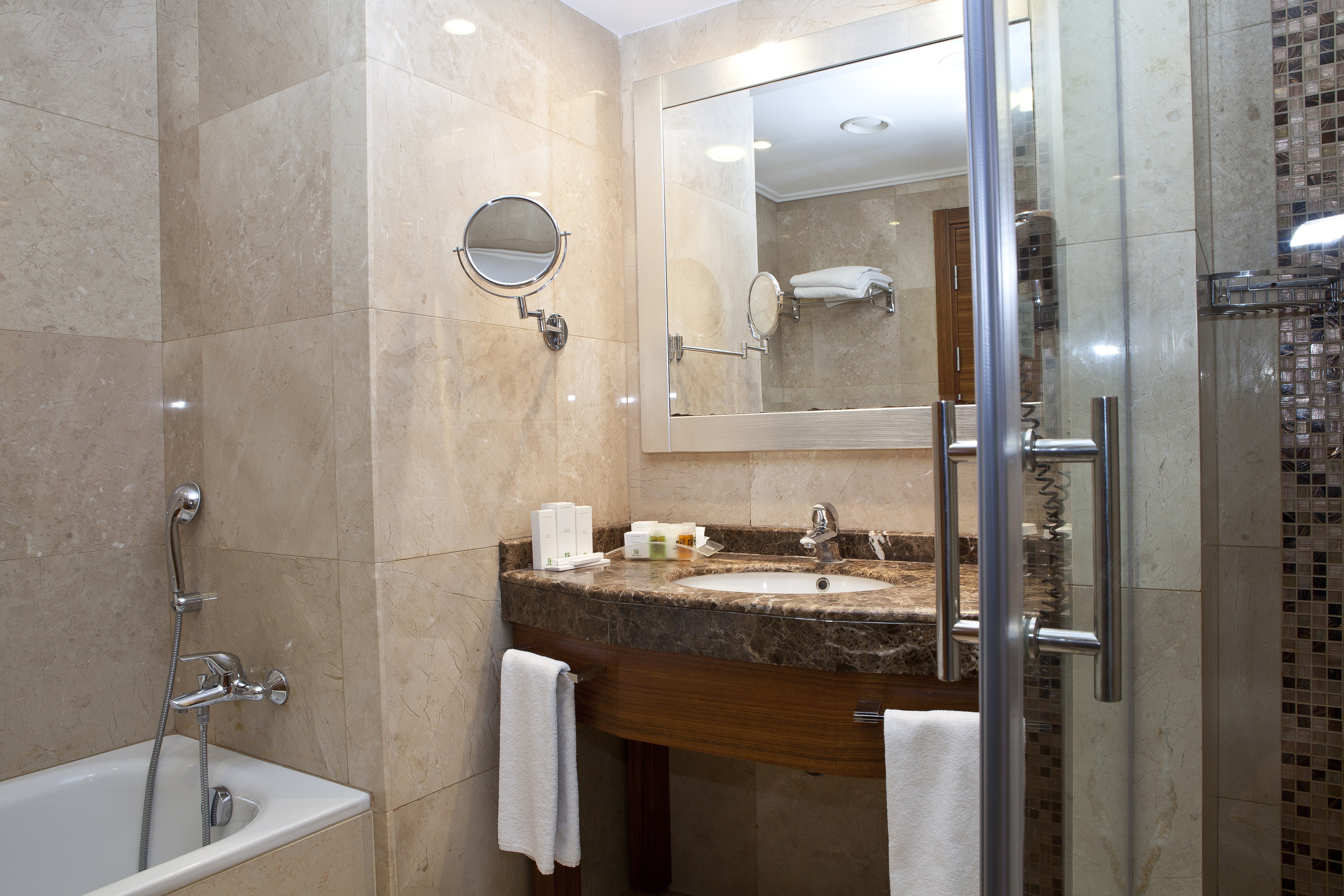 Holiday Inn Istanbul Sisli 77/78