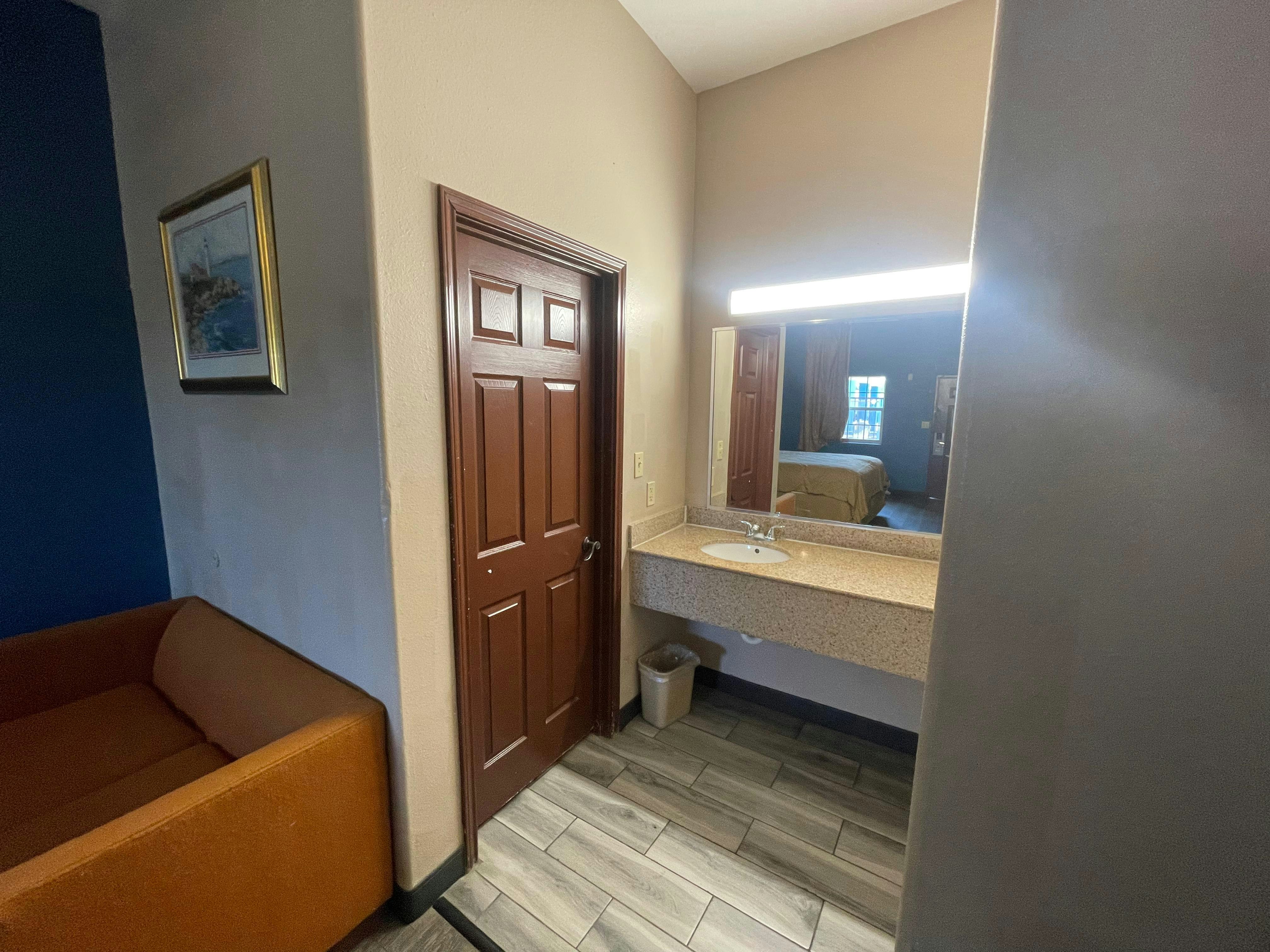 Airport Inn & Suites South Padre Island I 37 23/23