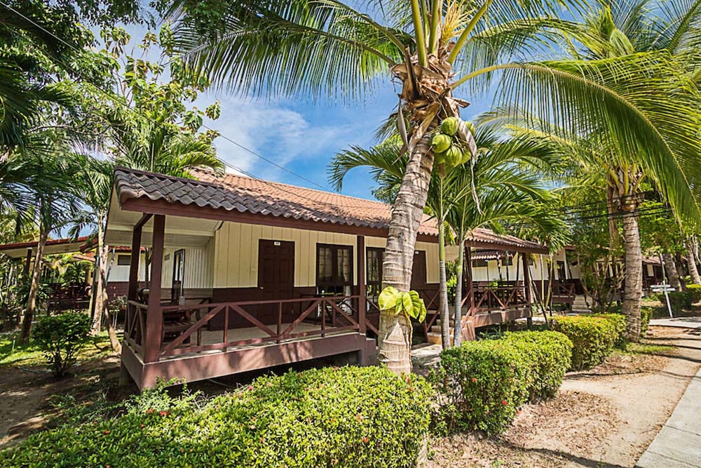 Coco Palm Beach Resort 54/66