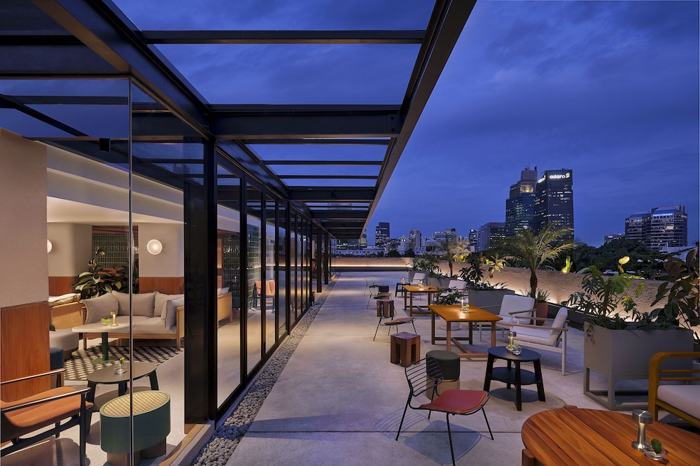 Artotel Casa Kuningan 12/18