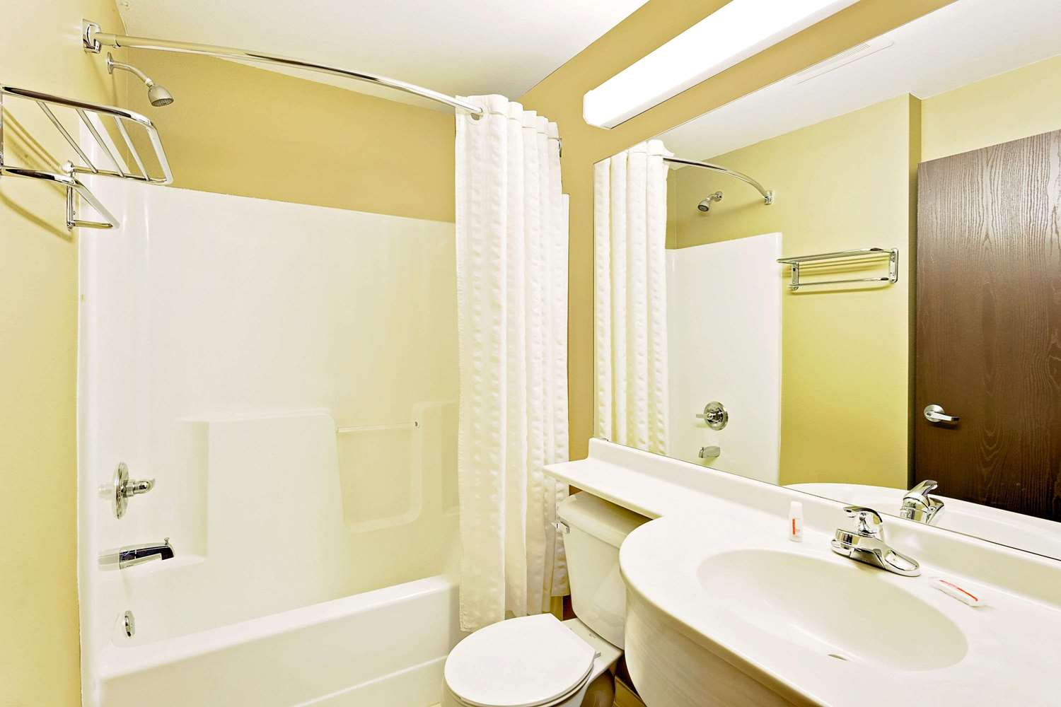 Microtel Inn & Suites by Wyndham Prairie du Chien 9/10