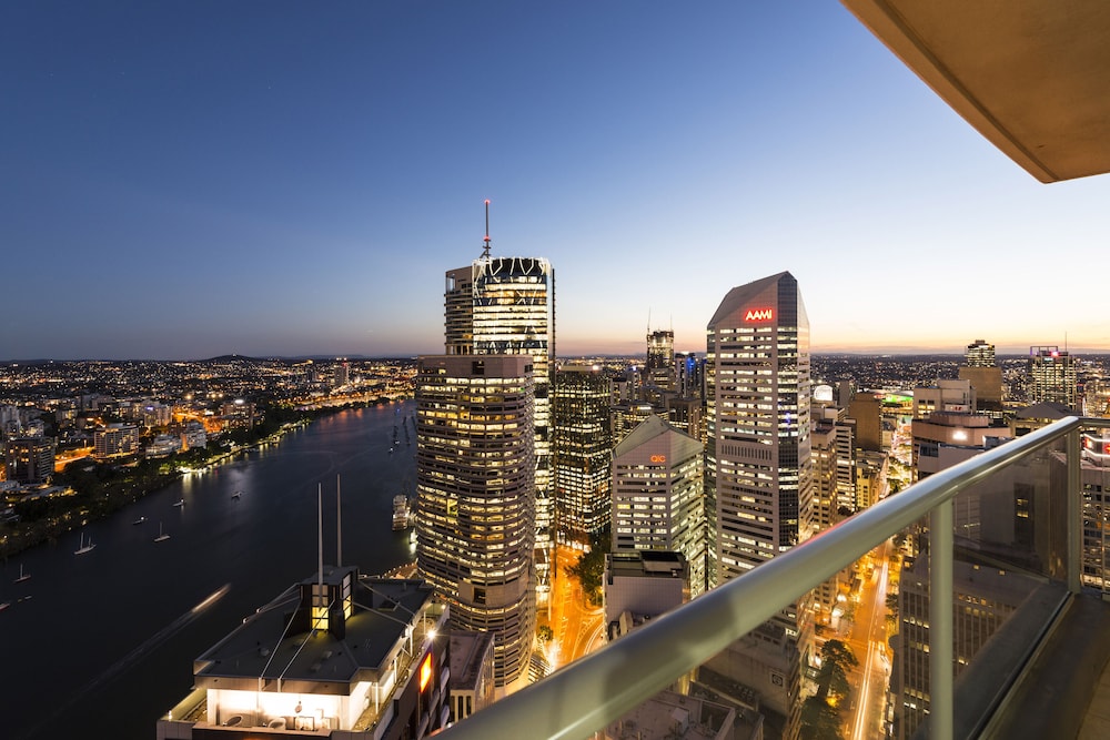 Oaks Brisbane Aurora Suites 2/74