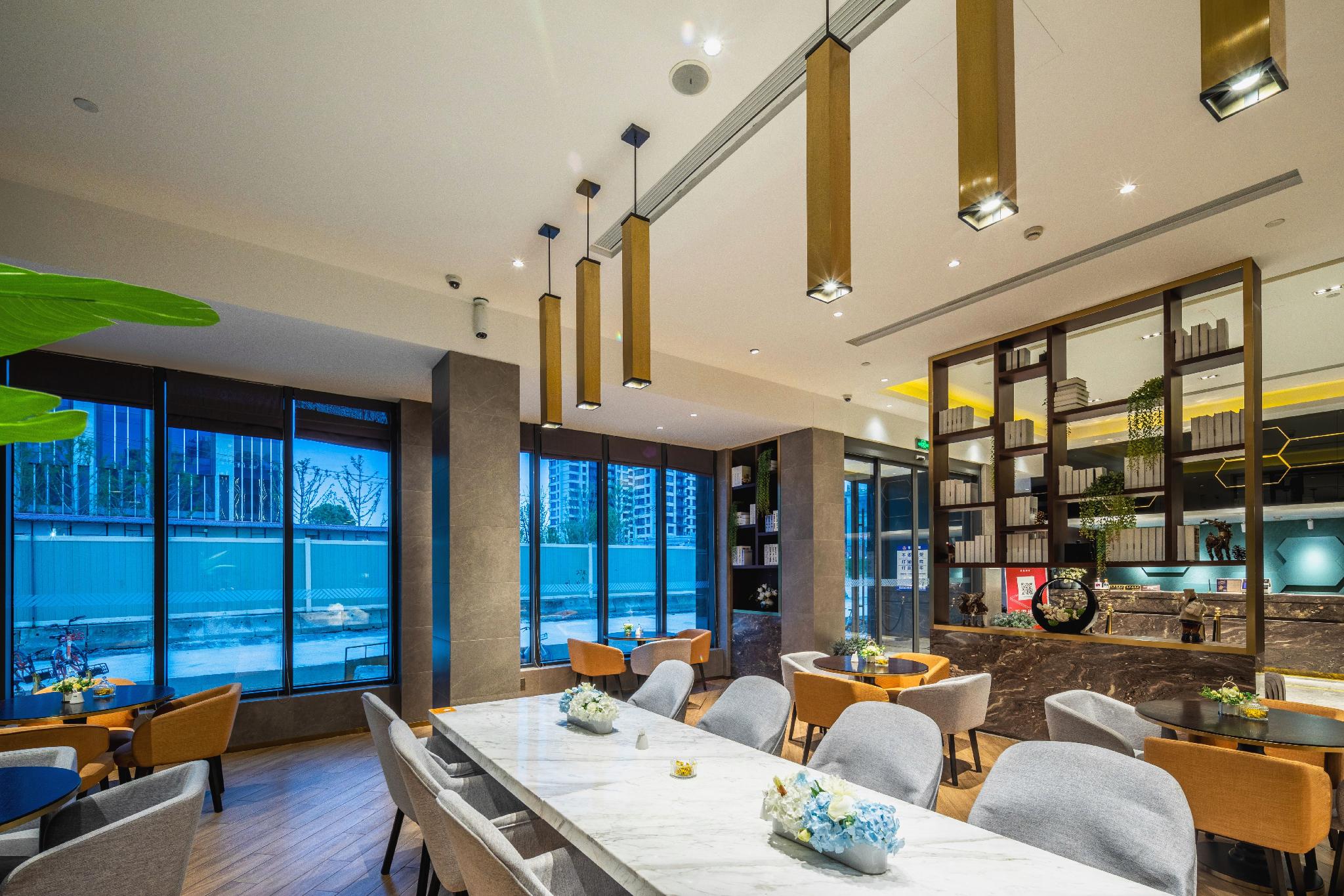 Yitel Premium (Shanghai Lujiazui Oriental Pearl) 34/39