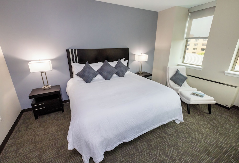 Platinum, Queen Bed