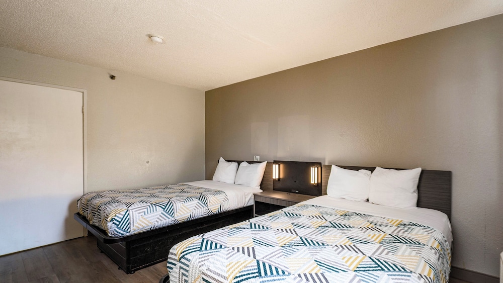 Motel6 Wethersfield, CT - Hartford 37/66