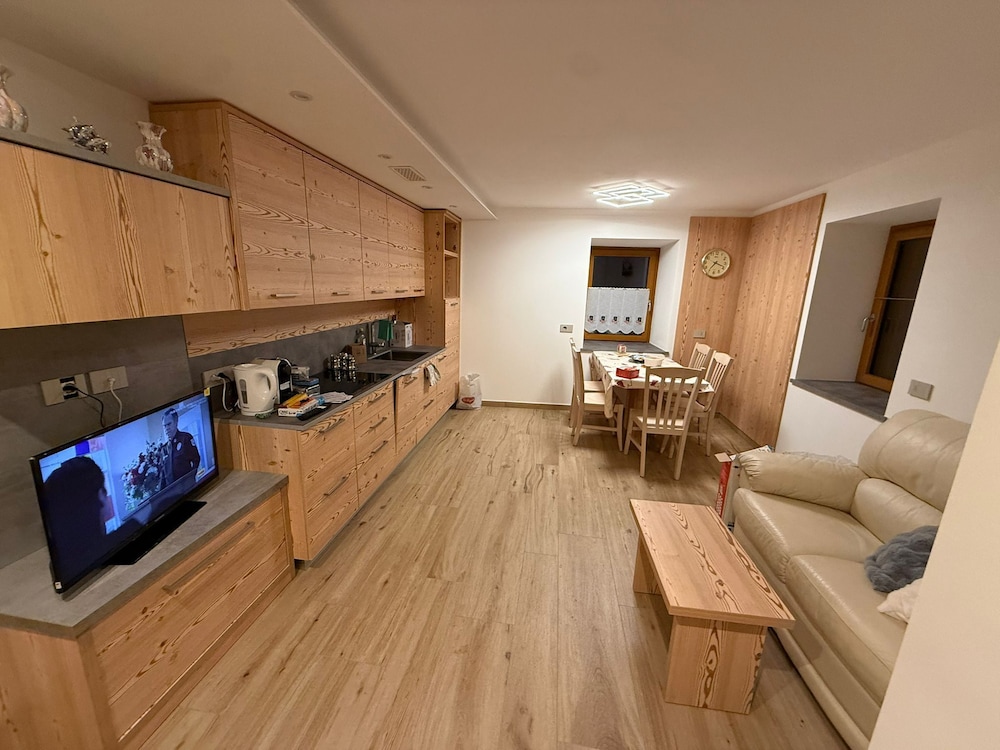Roulette Apartments 35/50