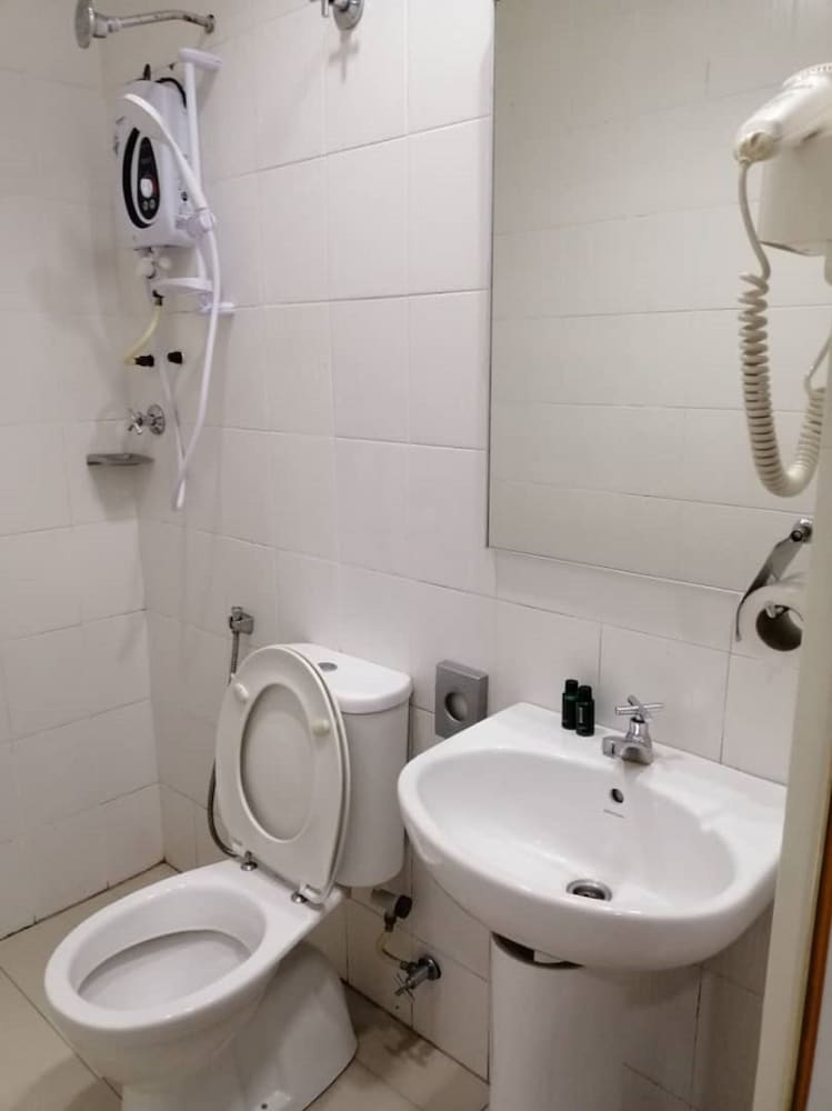 Tropical Hotel at Kota Damansara 25/26