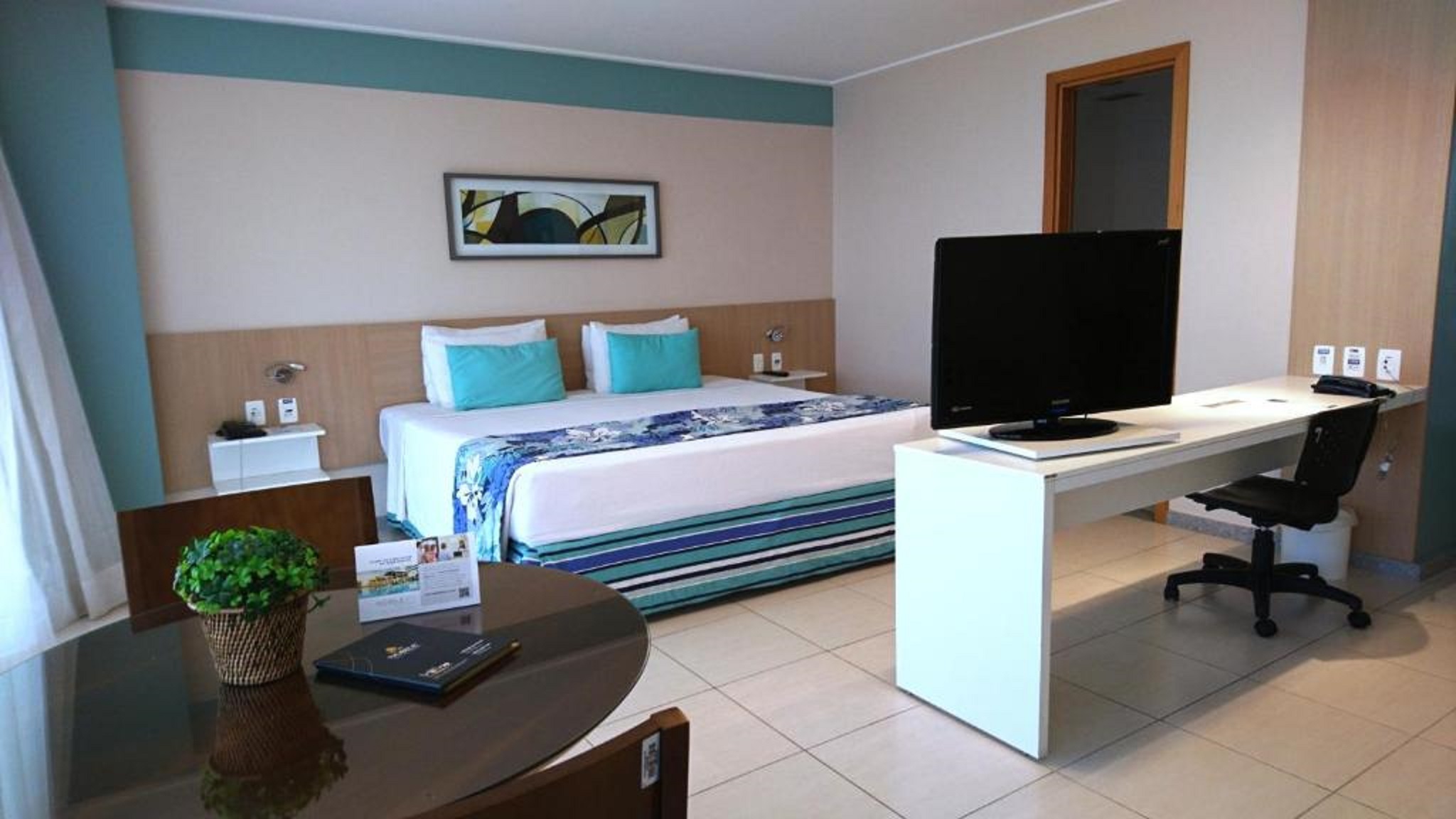 Deluxe, Single, Queen Bed