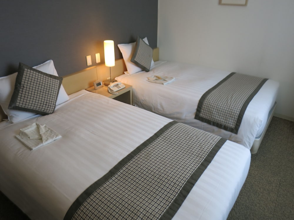 ROOM, TWIN BEDS