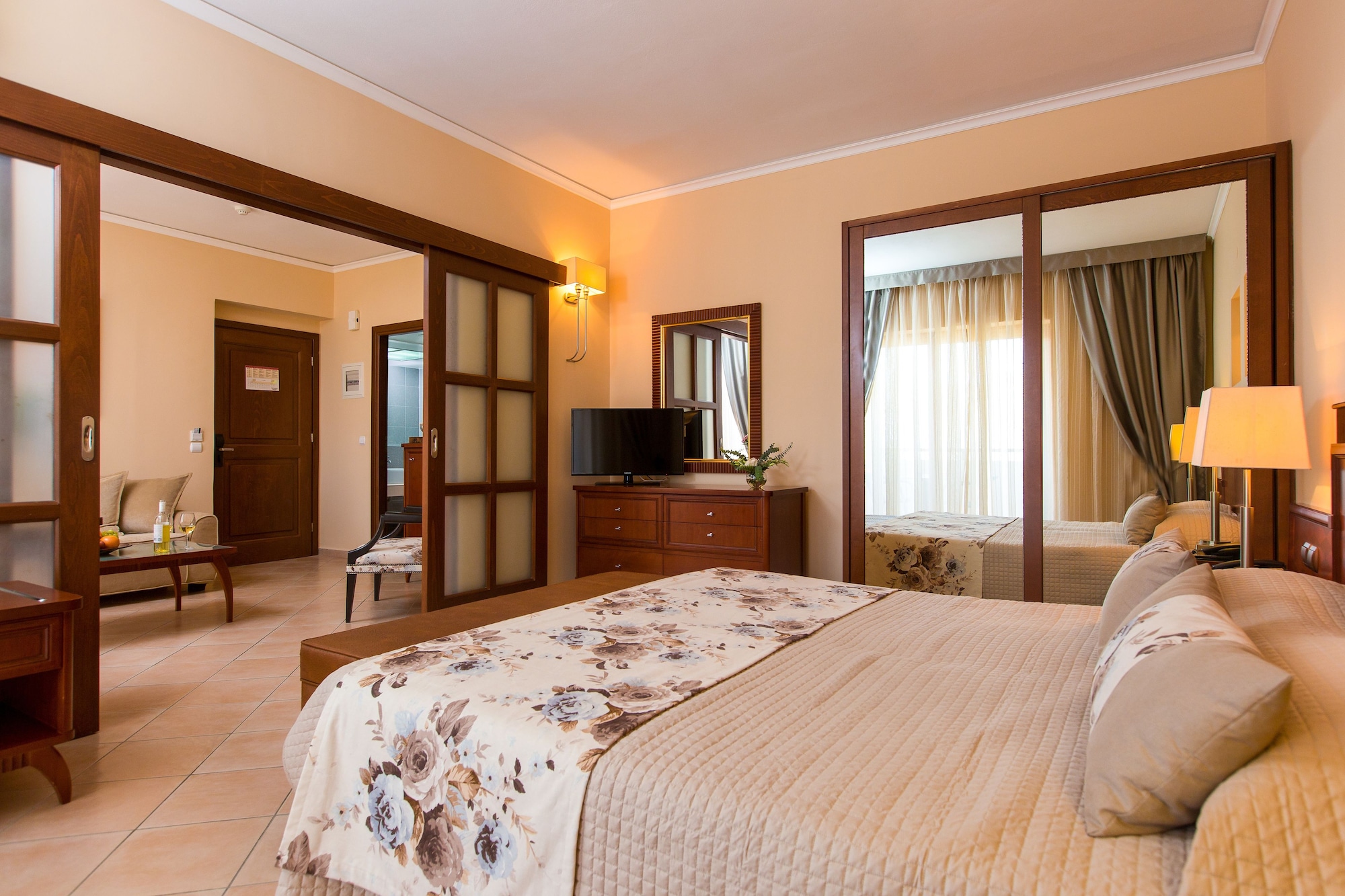 SUITE, SIDE SEA VIEW