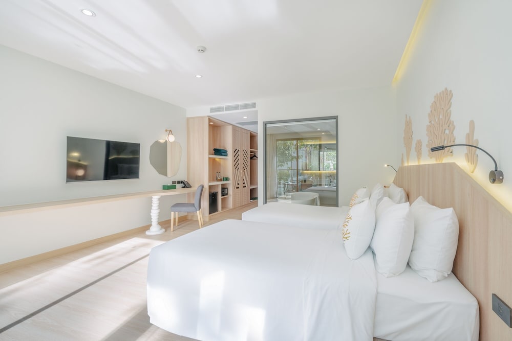 Phuket Emerald Beach Resort 36/70