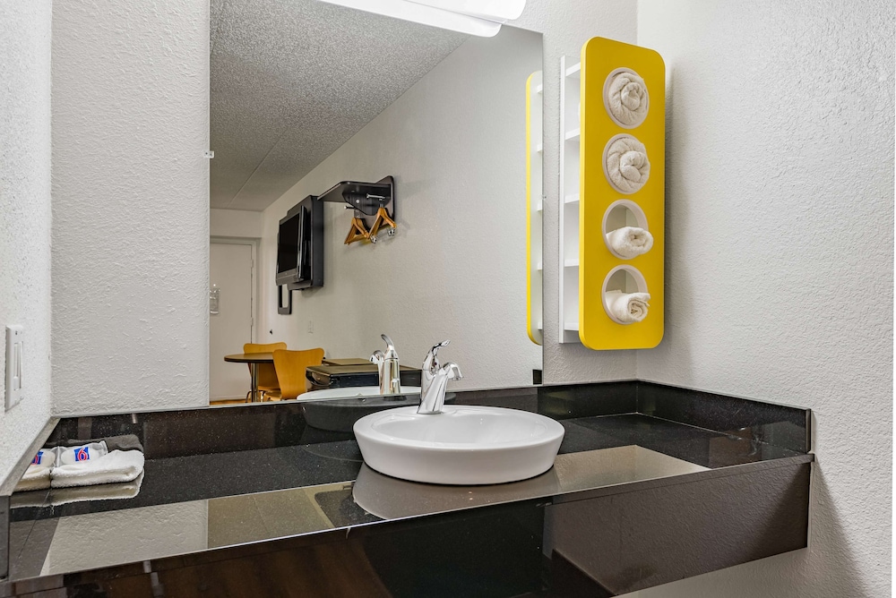 Days Inn by Wyndham Cincinnati I-71 25/28