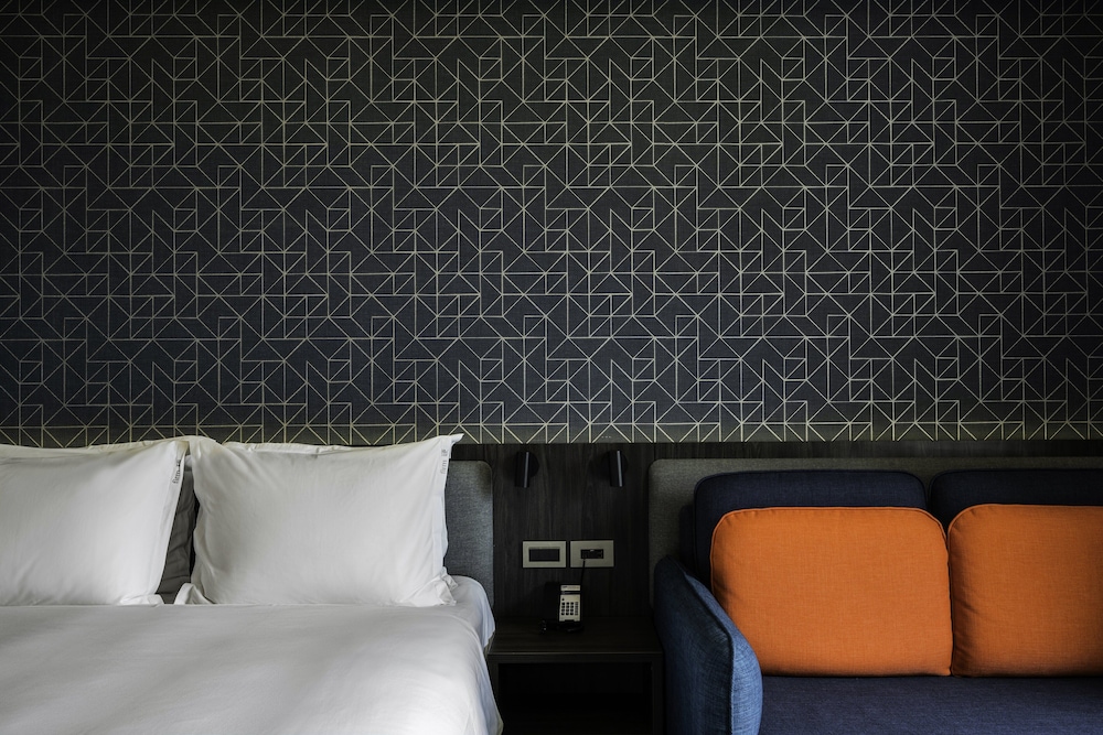 Holiday Inn Express Kaohsiung Love River 33/49