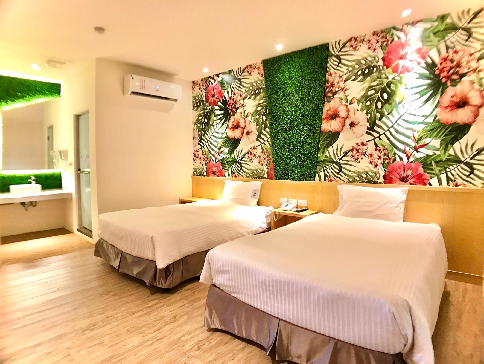 Room, Twin Beds, No Window
