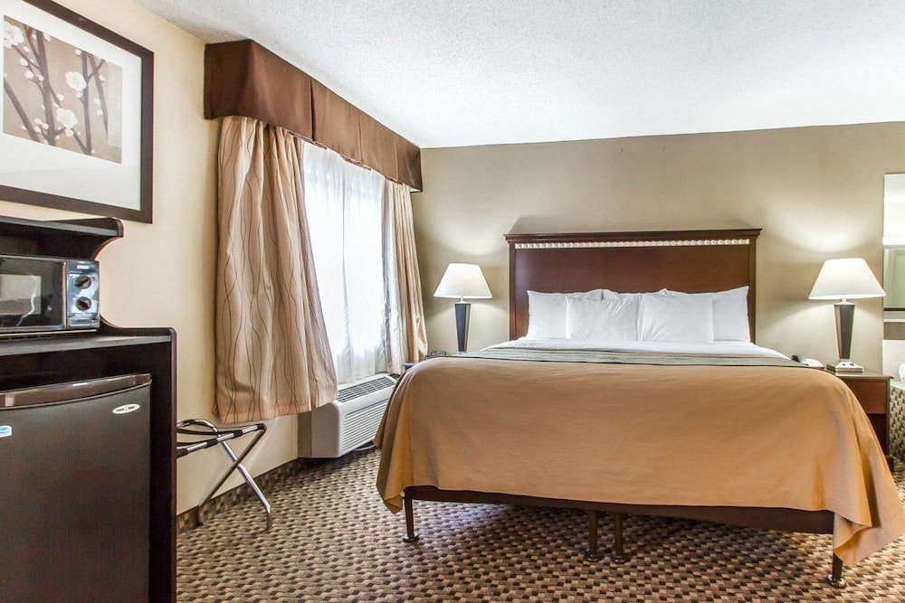 Quality Inn Macomb Near University Area 11/38