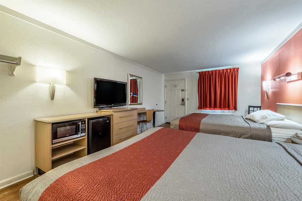 Motel6 Gatlinburg, TN - Smoky Mountains 22/40