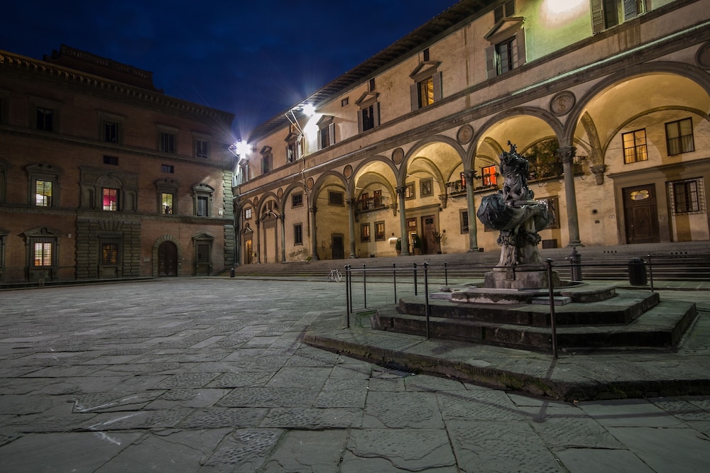 Loggiato dei Serviti 41/51