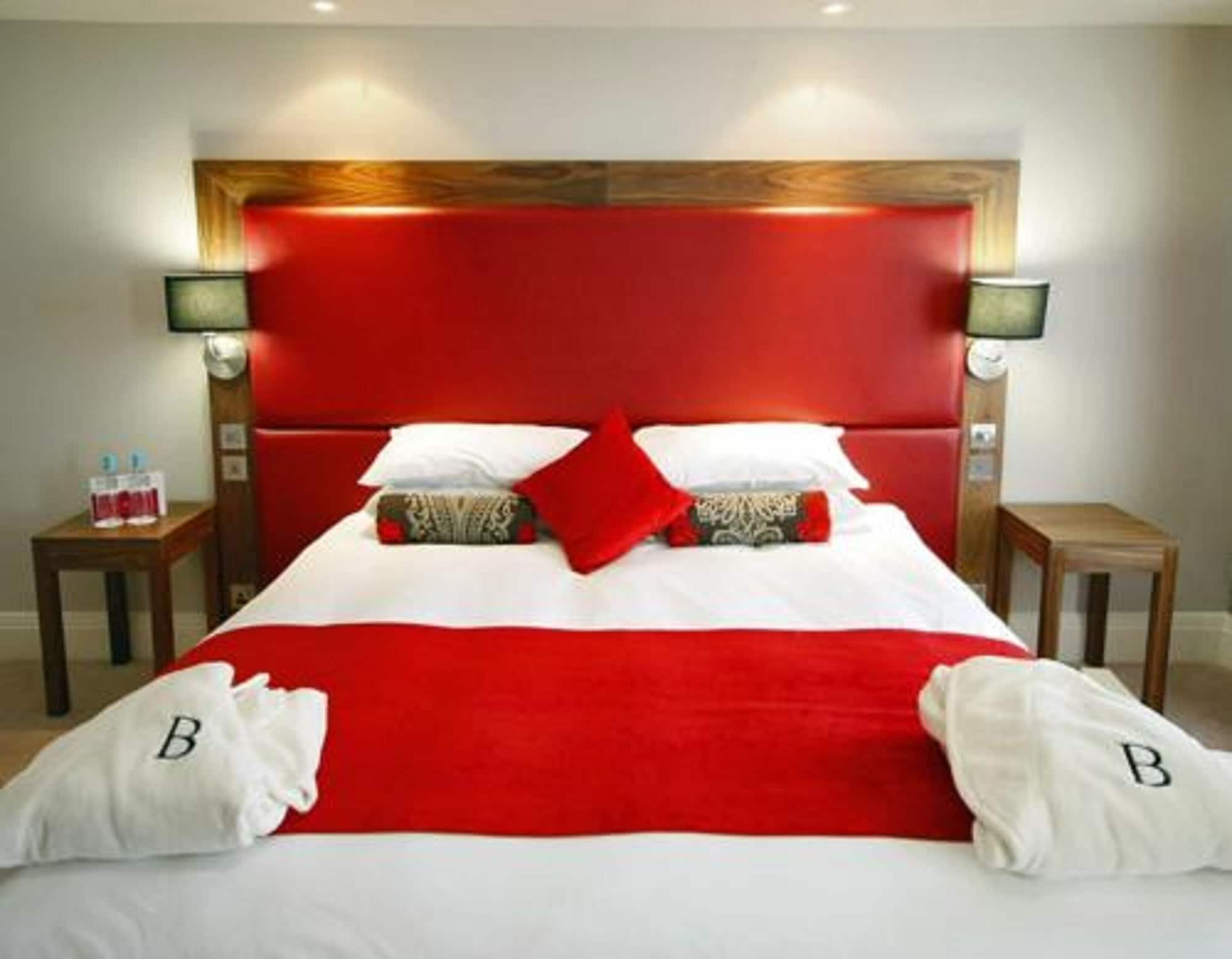 EXECUTIVE, DOUBLE OR TWIN BED