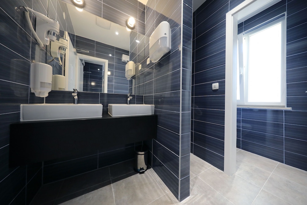 Downtown Boutique Hostel 48/50