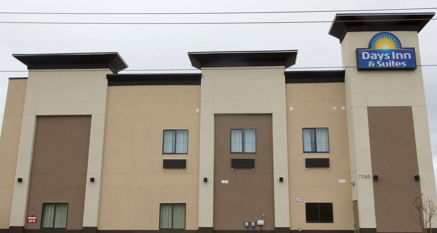 Days Inn & Suites by Wyndham Port Arthur 2/22