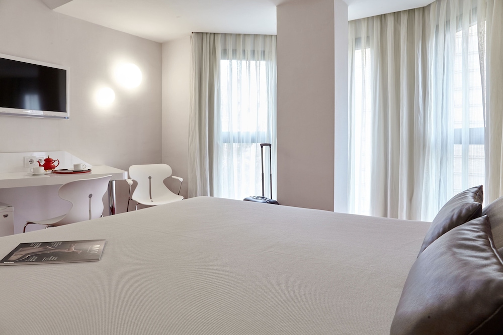 ROOM, SINGLE, DOUBLE BED