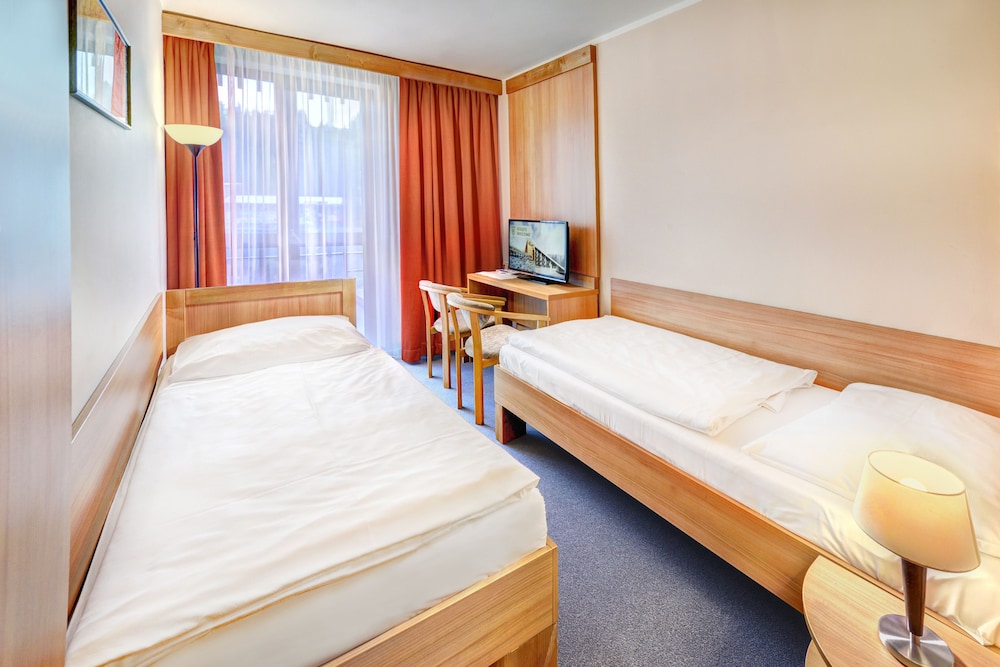 HOTEL FIS 6/35
