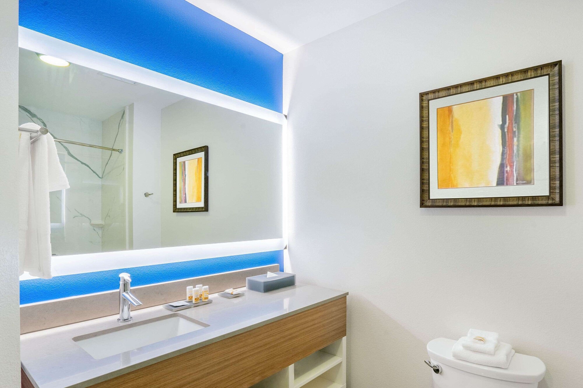 غرفة بسرير كينج، La Quinta Inn & Suites by Wyndham Katy 2/2