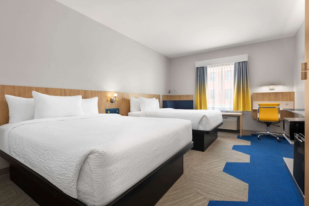 Microtel Inn Suites by Wyndham Lac-Megantic 12/33