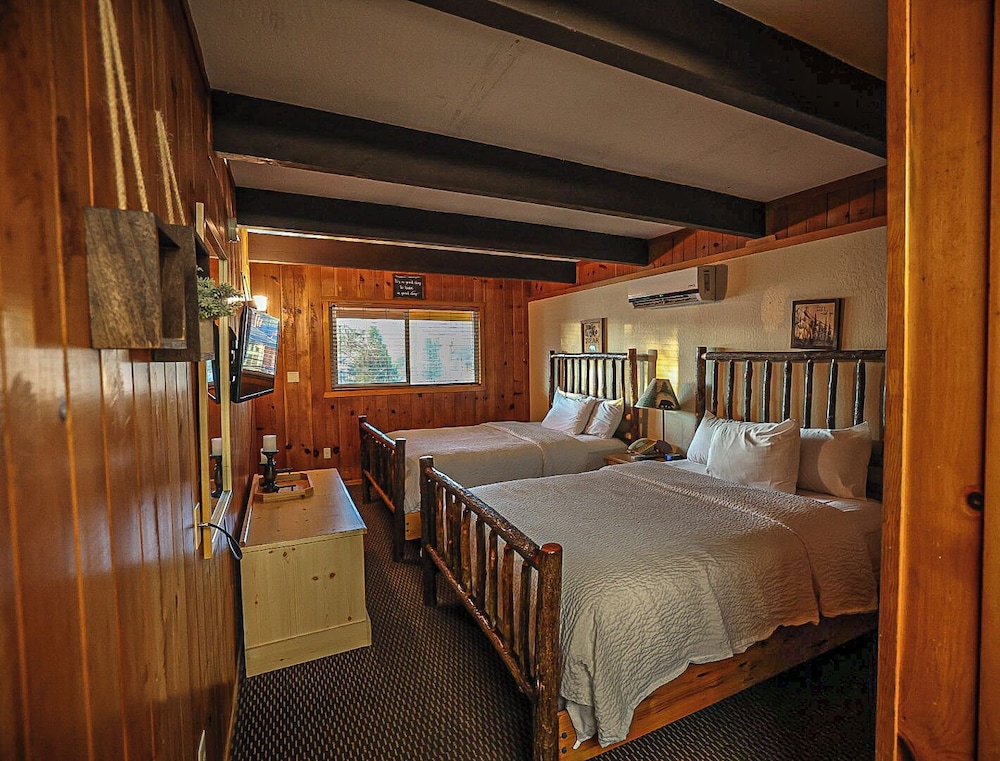 Chalet, 2 Queen Beds, Sofa, Pet Friendly