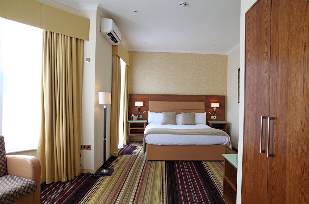 The Prom Hotel 18/50