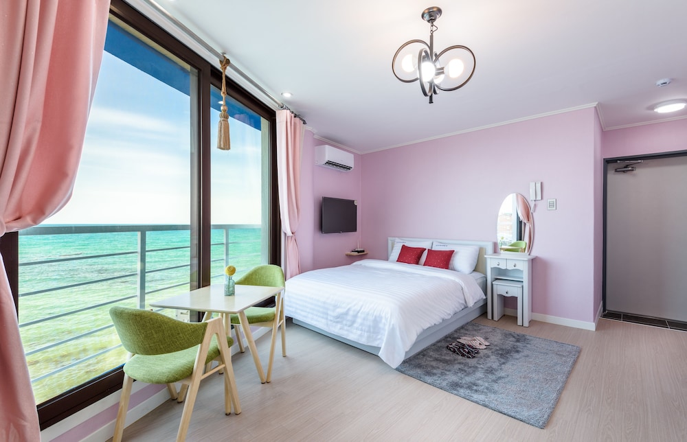 On The Sea Pension 39/80