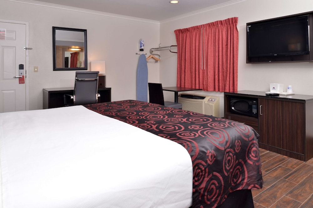 غرفة بسرير كينج، Emerald Inn on Sunset 5/6