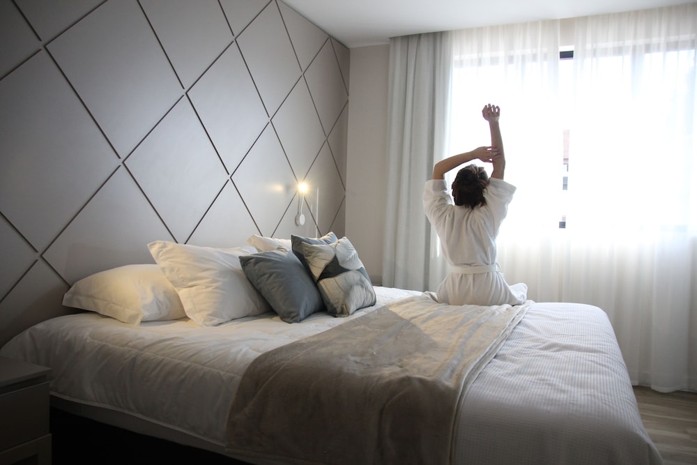 Lefel Hotel 12/46