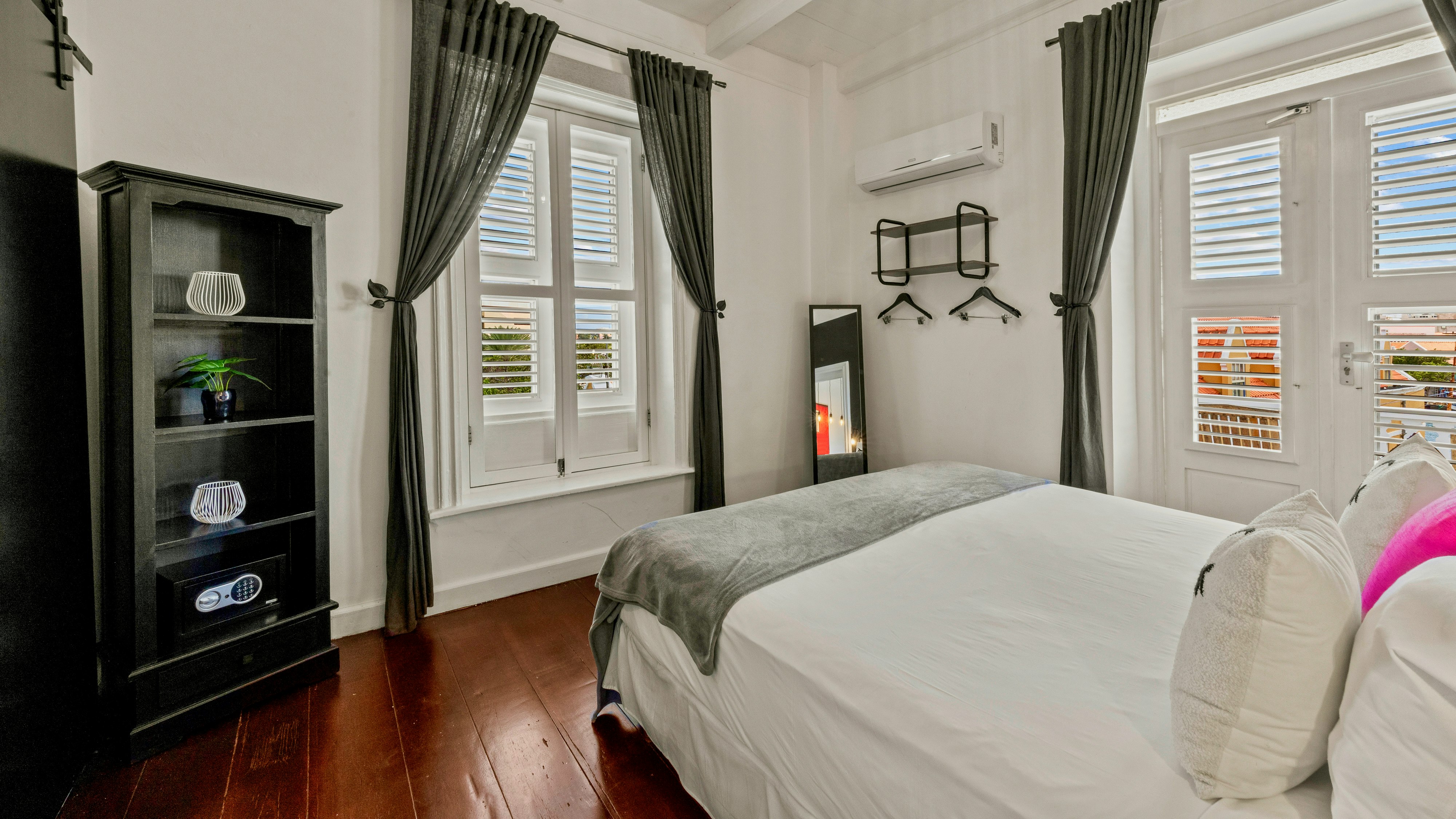 1 BEDROOM, SUPERIOR, SUITE, KING BED