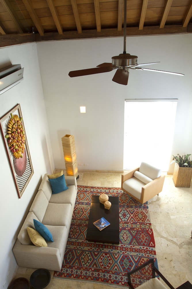 CASA CLAVER LOFT BOUTIQUE HOTEL 55/68