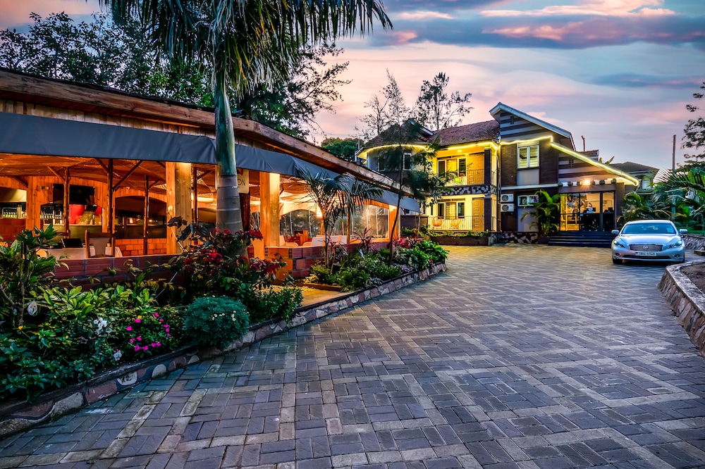 Saffron Beach Bistro & Cottages 4/50