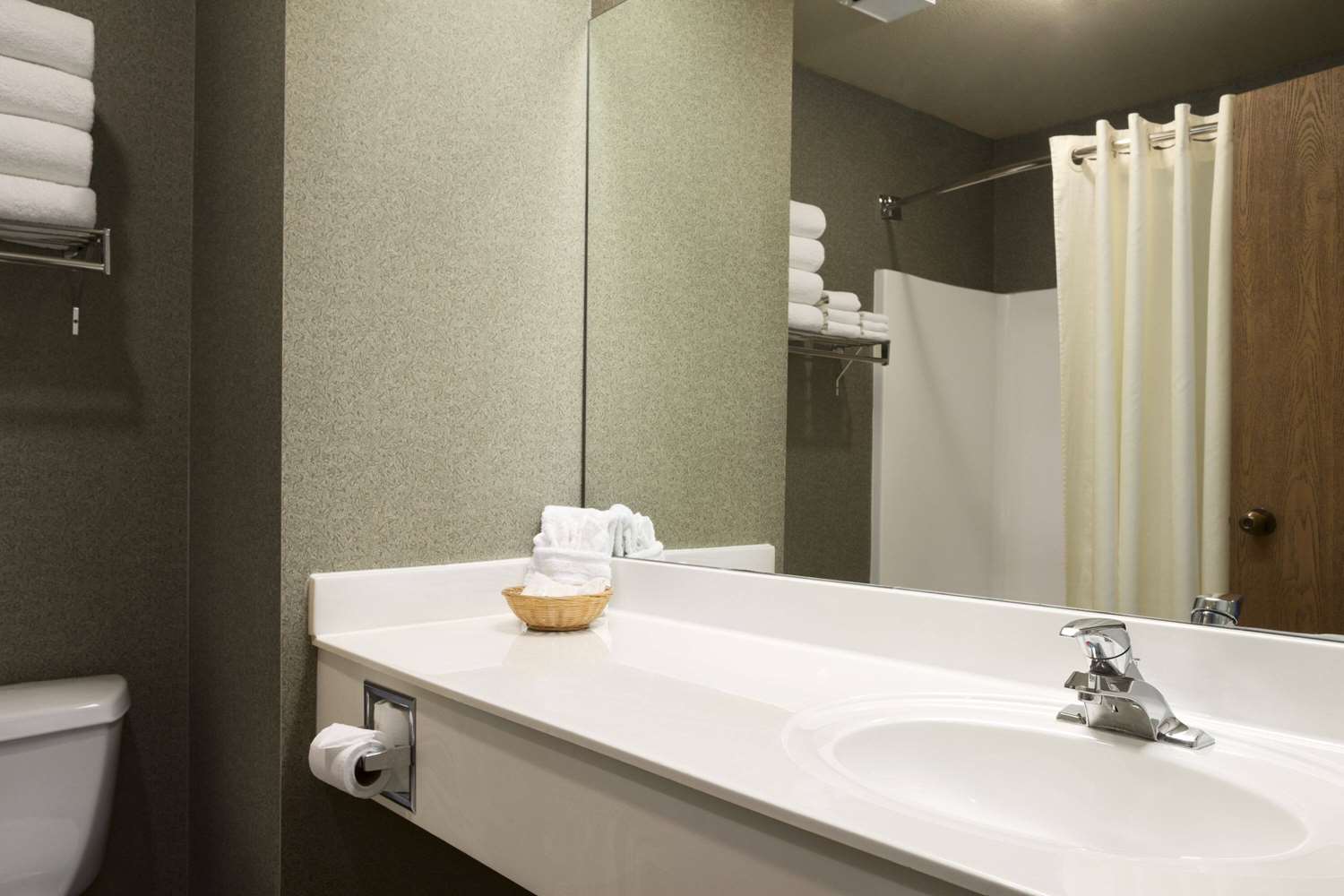 Super 8 by Wyndham Troy MO 19/20