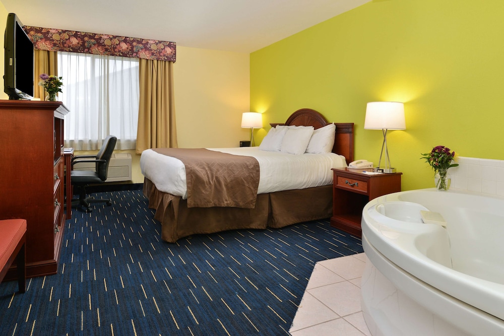 Americas Best Value Sandman Inn 15/37