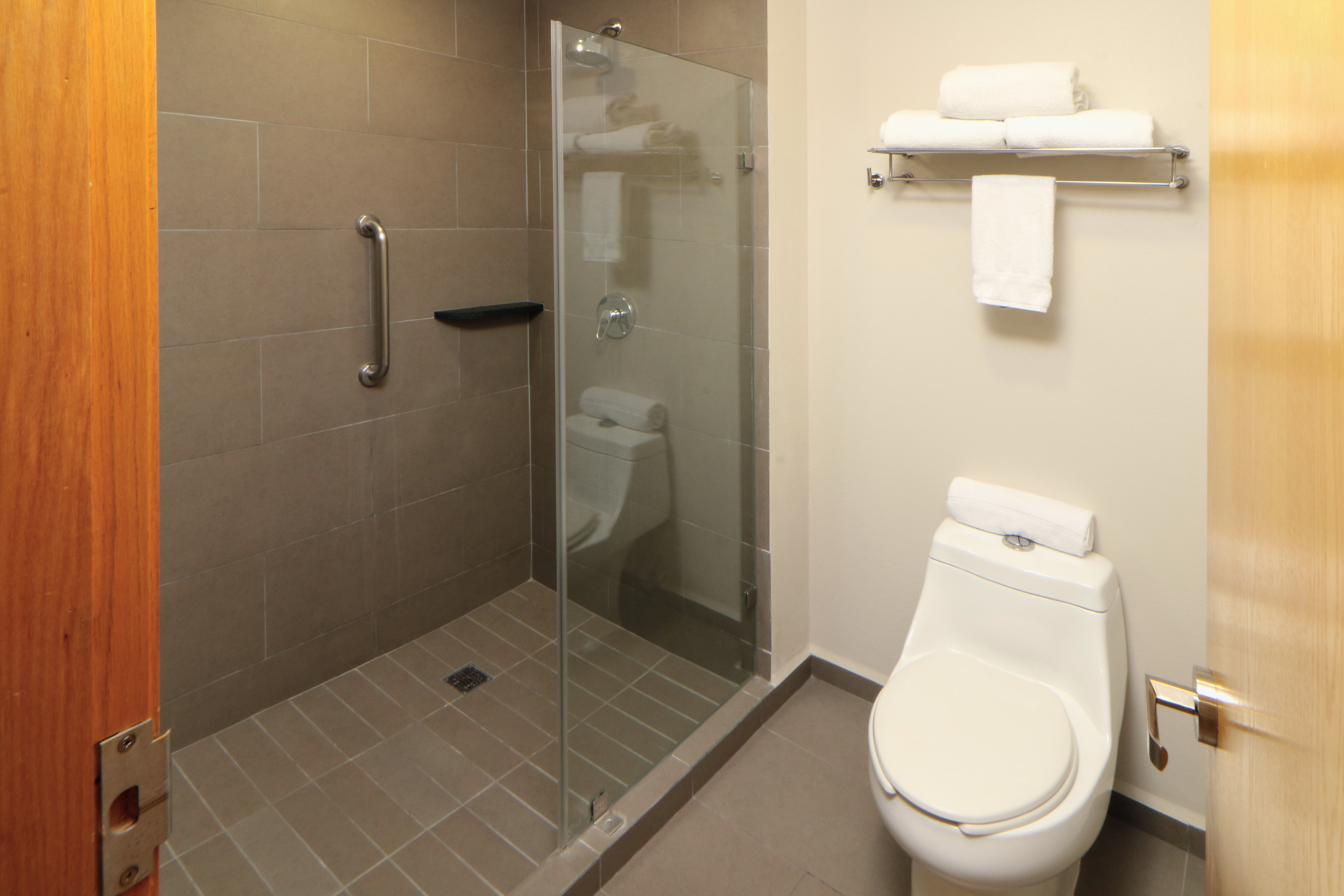 Holiday Inn Express Manzanillo 50/50