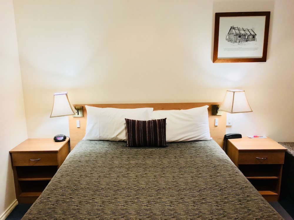 Bushmans Motor Inn 4/31