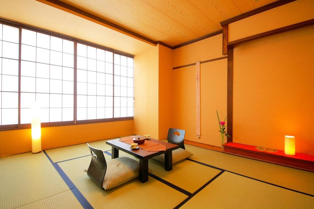 JAPANESE, SHARED BATHROOM, SMOKING