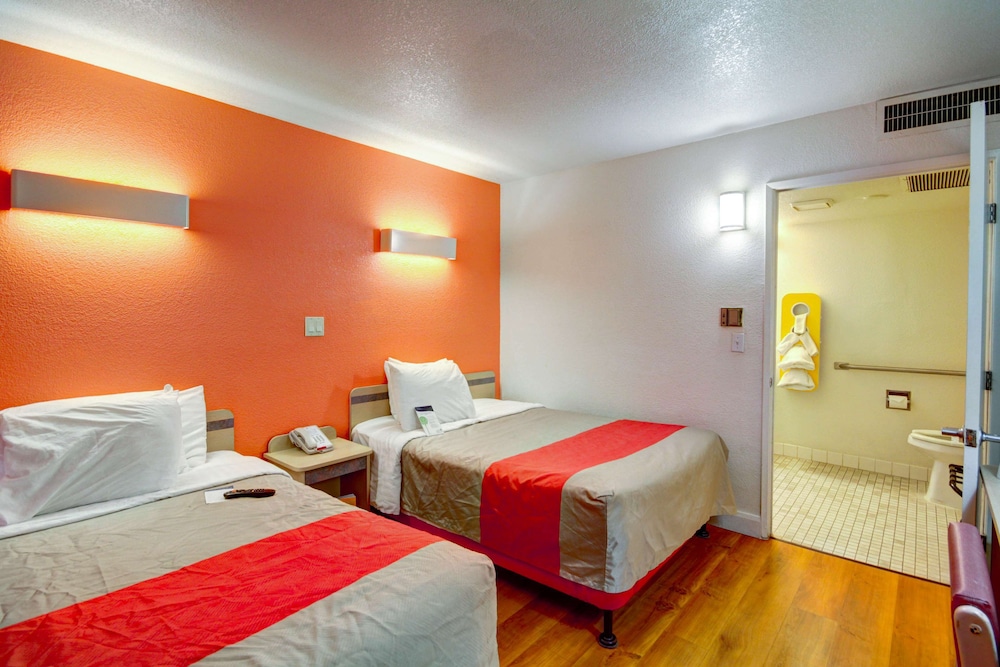 Motel6 Saint George, UT - University/Historic Downtown 17/53