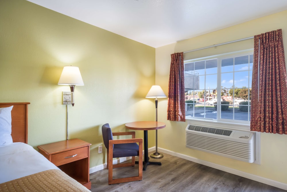 Americas Best Value Inn-Santa Rosa 20/27