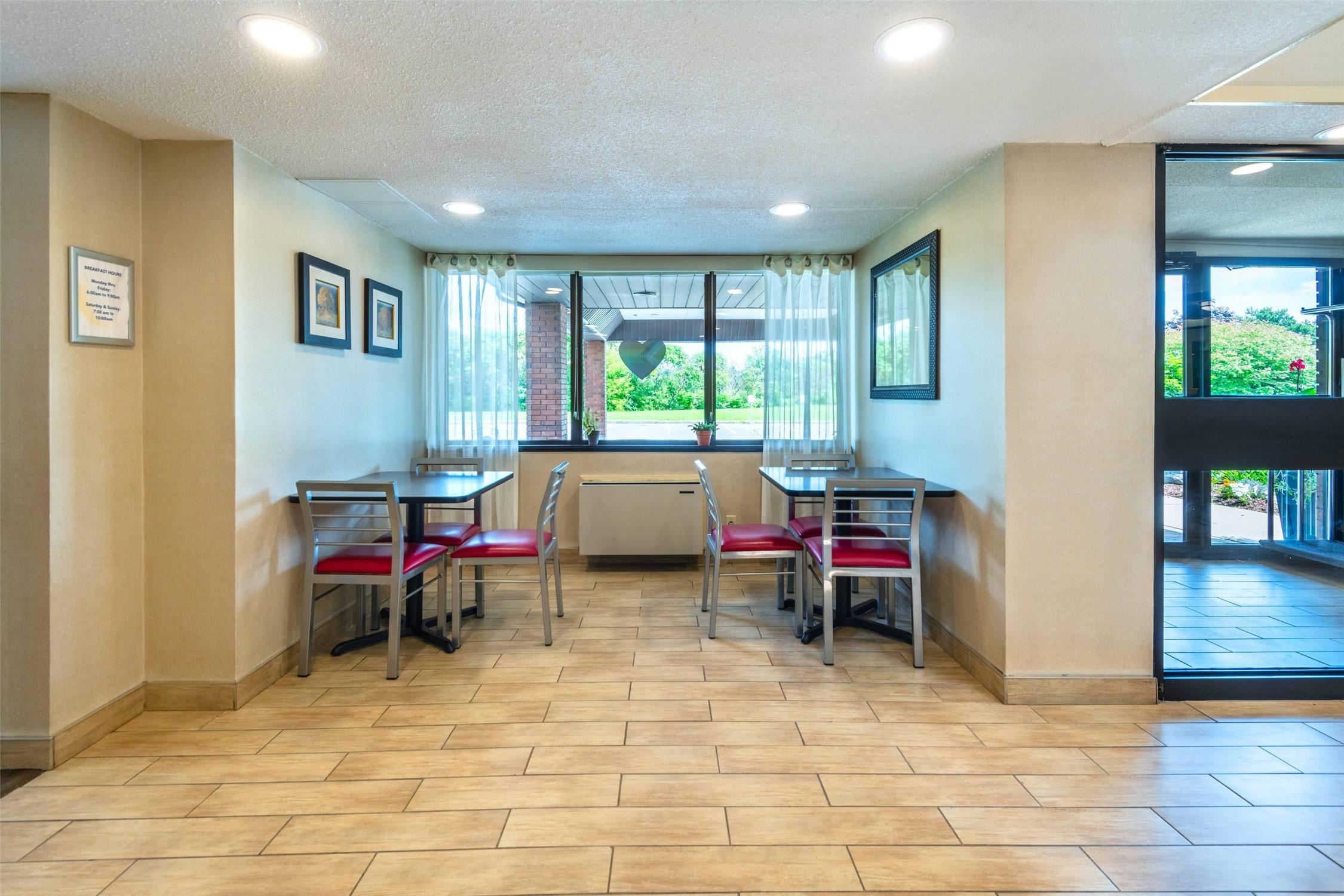 Comfort Inn Kingston - Highway 401 7/7