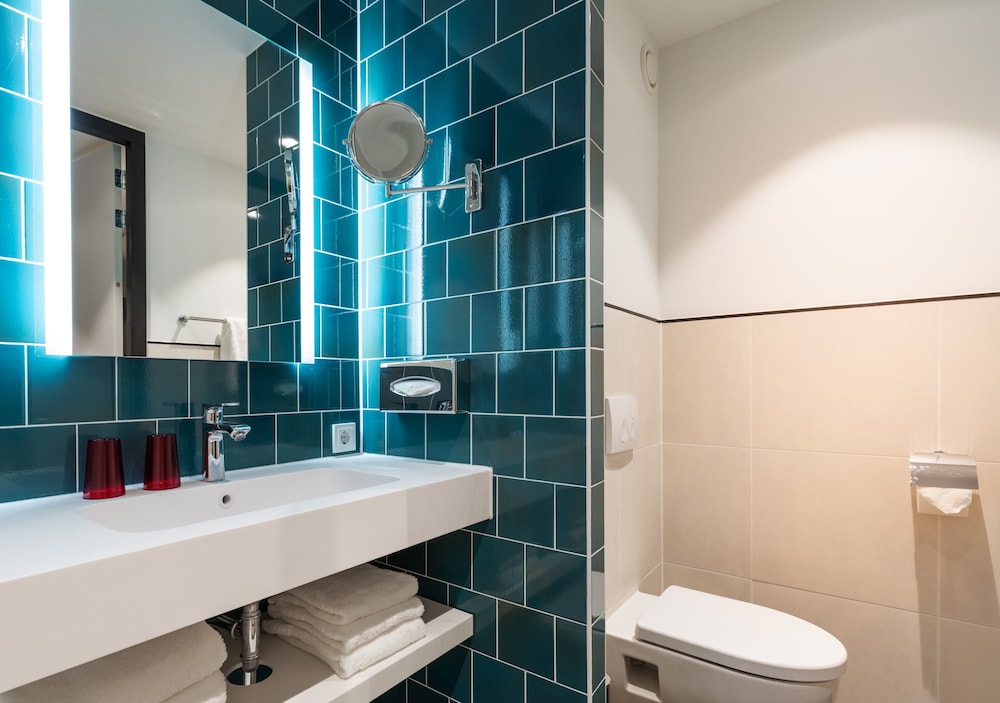 Holiday Inn - the niu, Fender Amsterdam by IHG 10/64