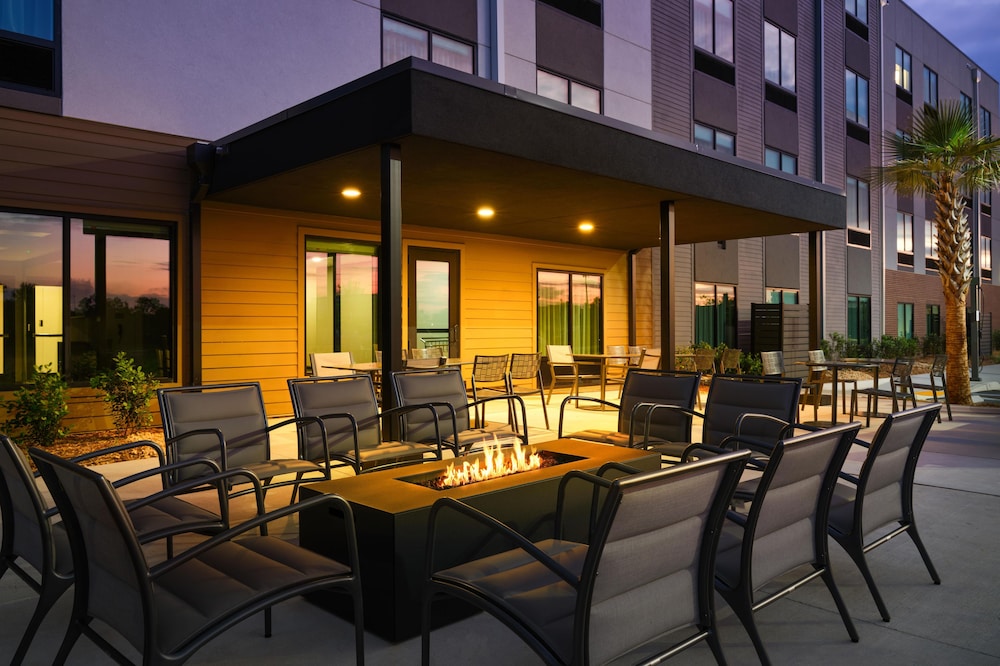 Hyatt Studios Jacksonville/St Johns Town Center 4/50