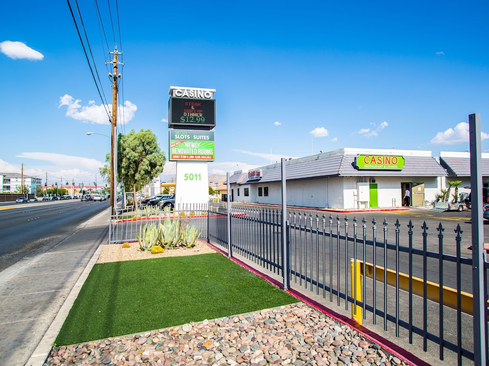 Siegel Slots and Suites 9/32