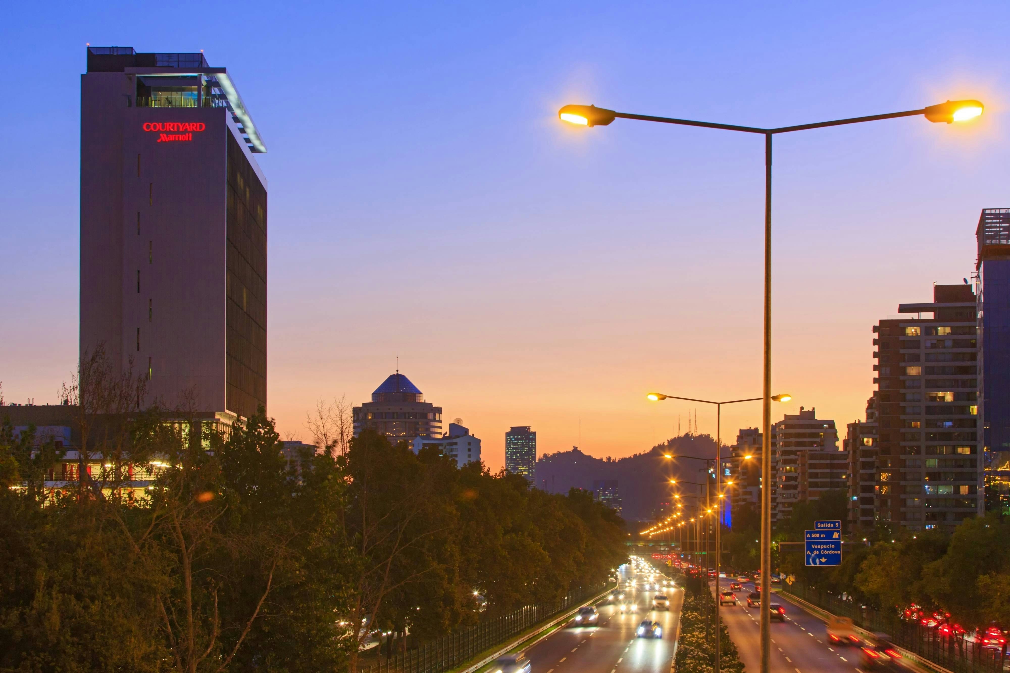 Courtyard Santiago Las Condes 55/55