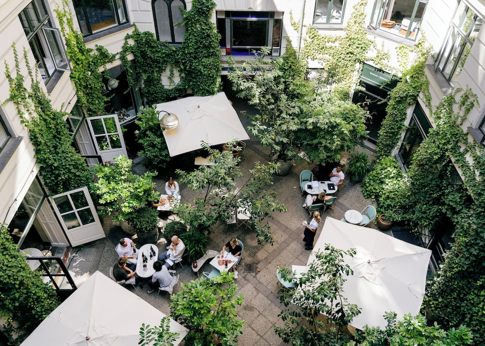 Coco Hotel 38/43