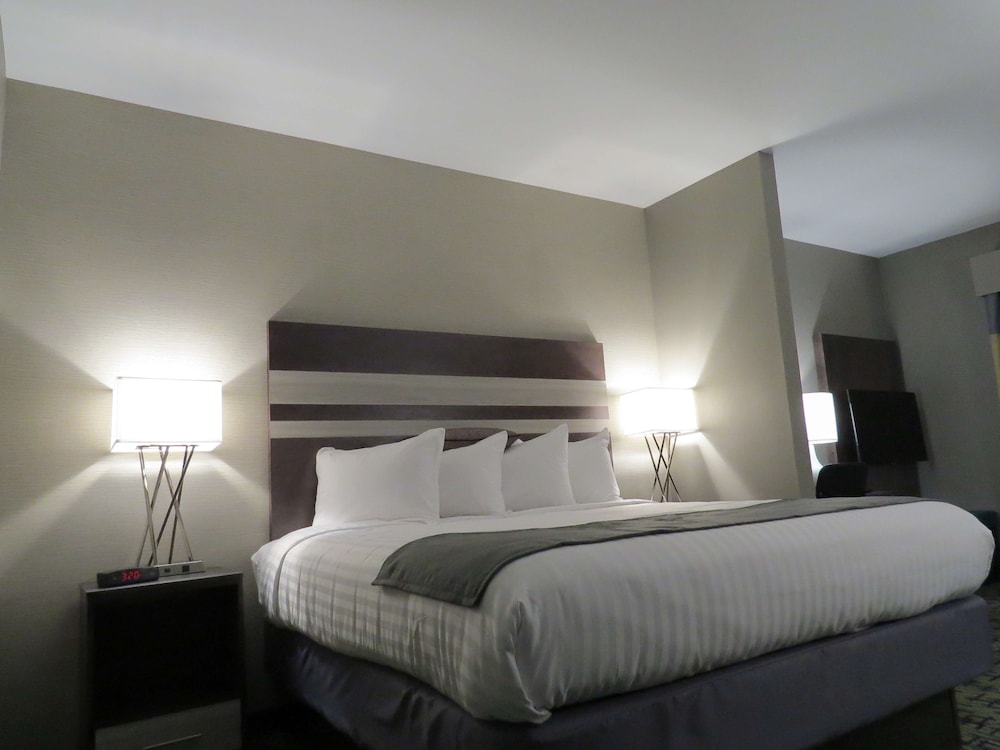 Spark by Hilton Erie 7/29